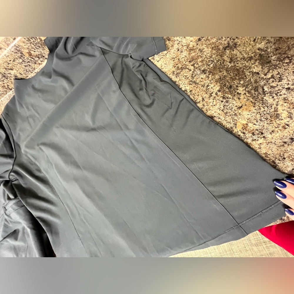 Epic Women’s Scrub Set in Dark Gray - Picture 11 of 13